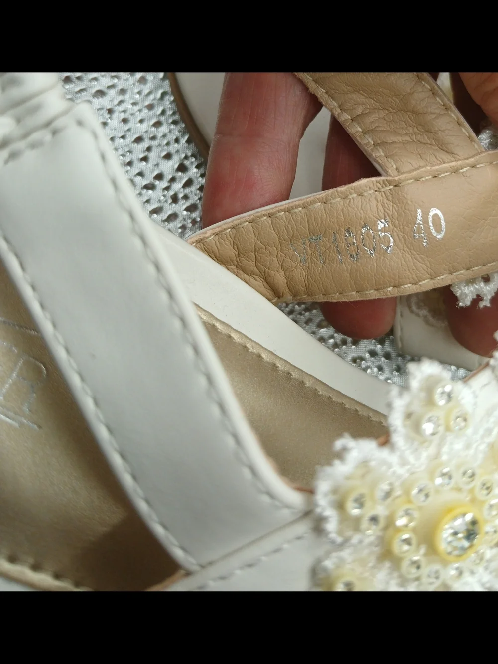 Shibever White Floral Appliqué Slingback Sandals Women's Size 40/9